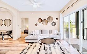 Luxury 2Br Condo - Pool & Hot Tub - Near Disney